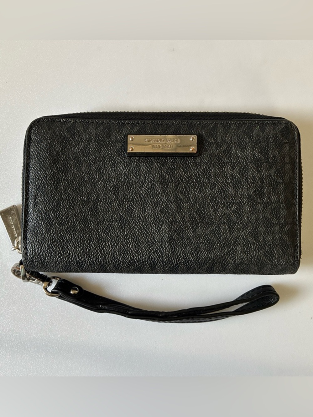 Michael Kors-Womens Wristlet Wallet Signature Logo Silver Black Gray 7x4”